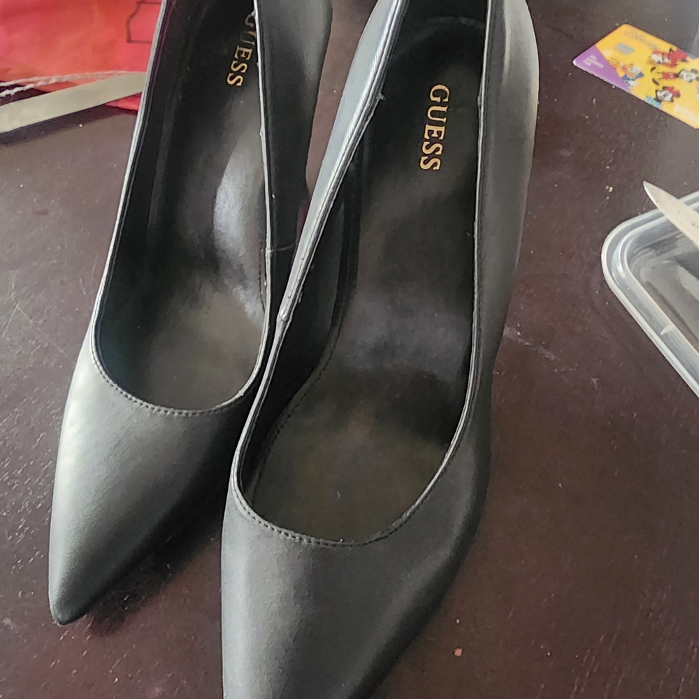 GUESS Women's Black Pumps
